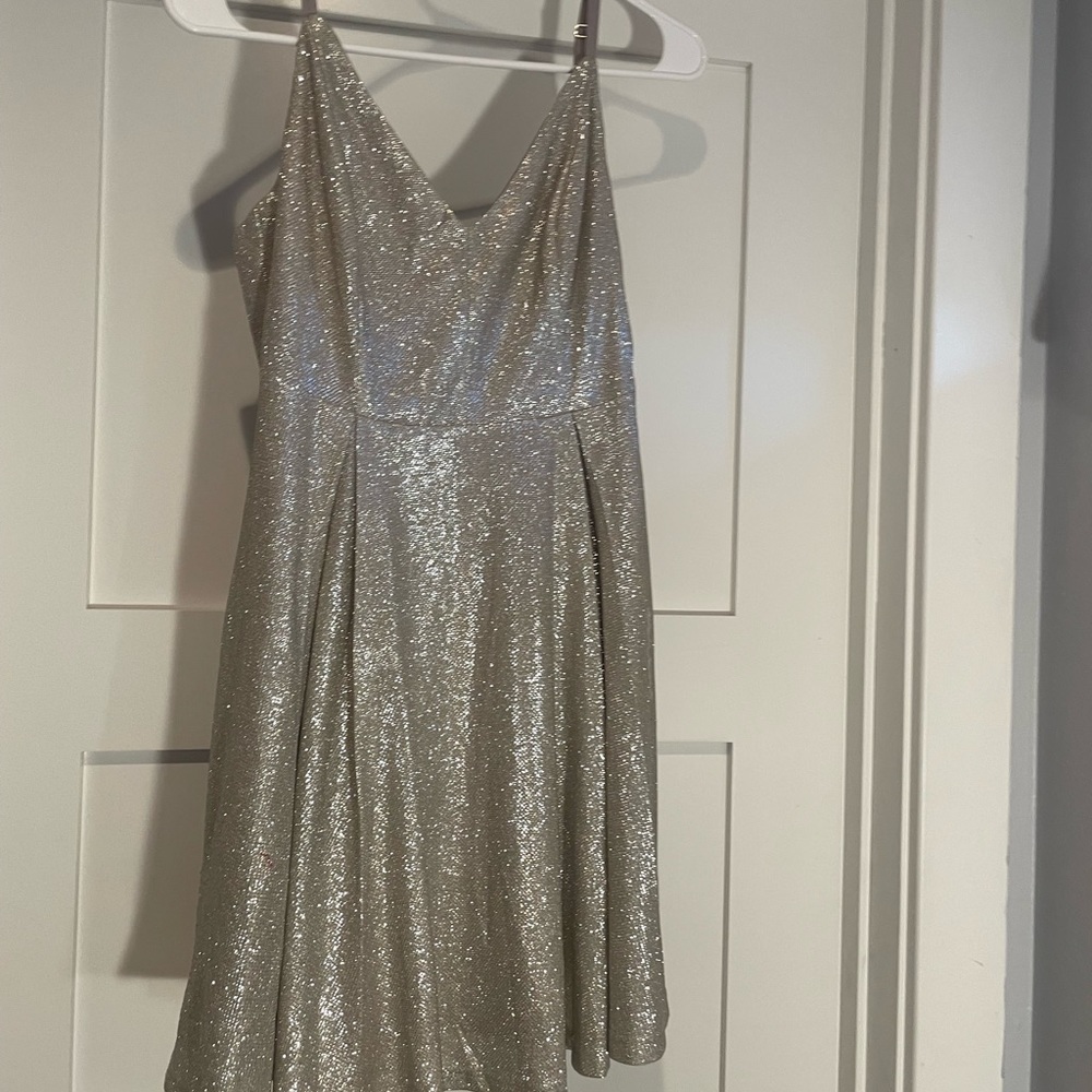 Short dress. Lulus. Size Medium. Loose fit.